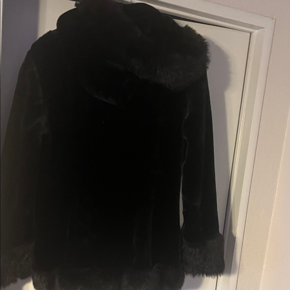 Women's Black Faux Fur Coat with big fur trim - Picture 9 of 15